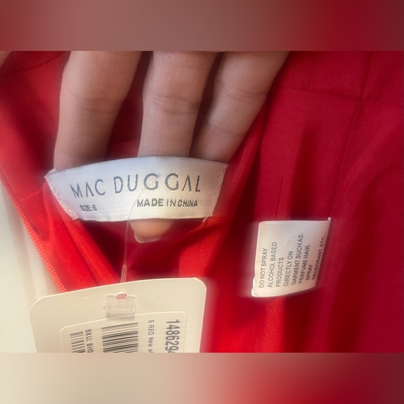 Mac Duggal Formal Gown 
Womens size 6 
NWOT 
Rosette Halter Chiffon Evening Gown - Picture 4 of 13